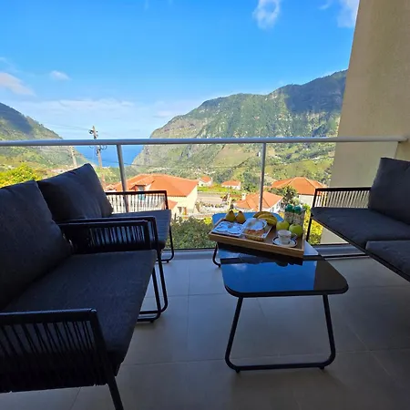 Margarida Madeira Villa *