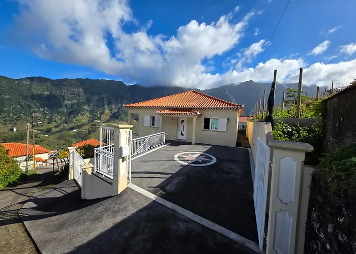 Margarida Madeira Willa São Vicente