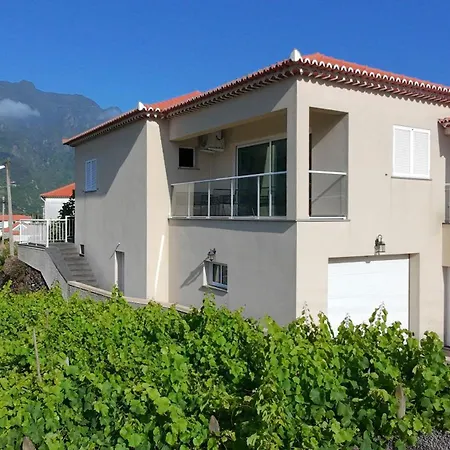 Margarida Madeira Villa *